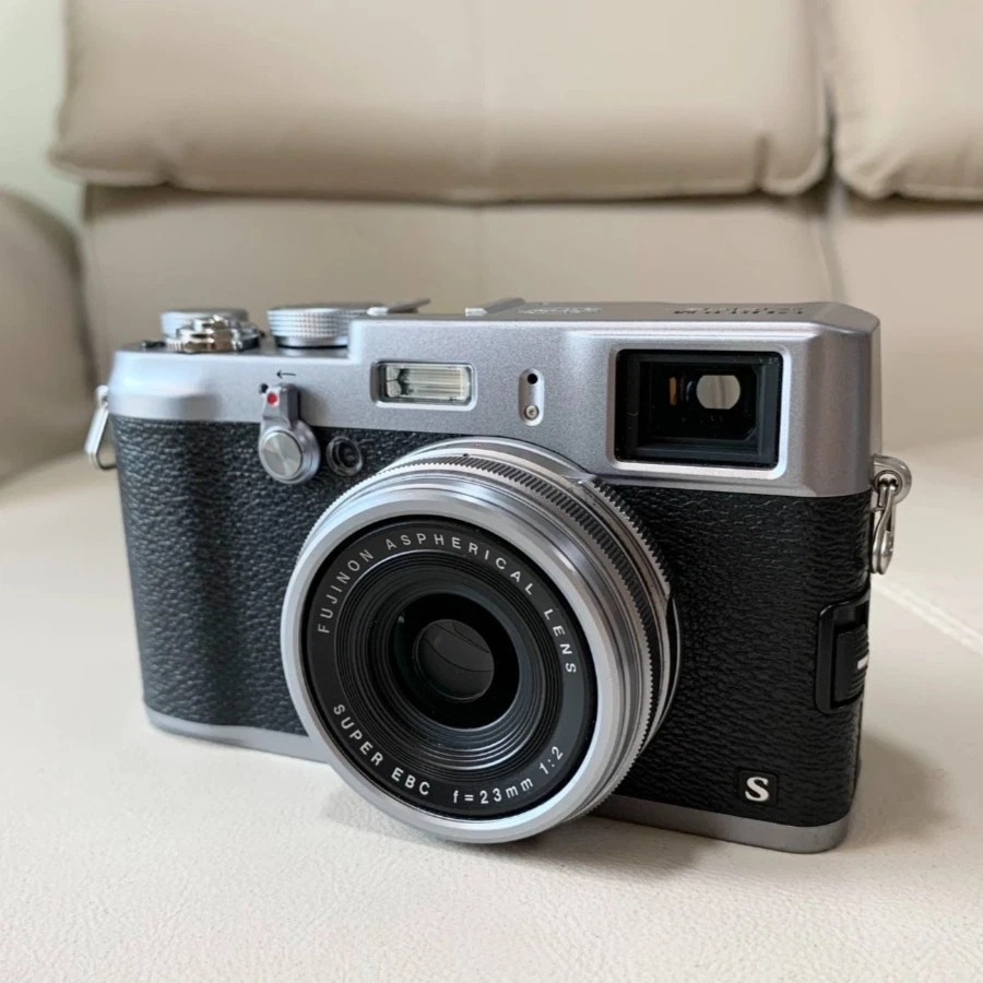 Fujifilm X100S Digital Camera Silver Black 16.3MP APS-C Hybrid View Film Sim - product detail image 2