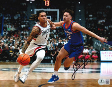 SOLO BALL signed (UCONN HUSKIES) Connecticut basketball 8X10 BECKETT BW52042