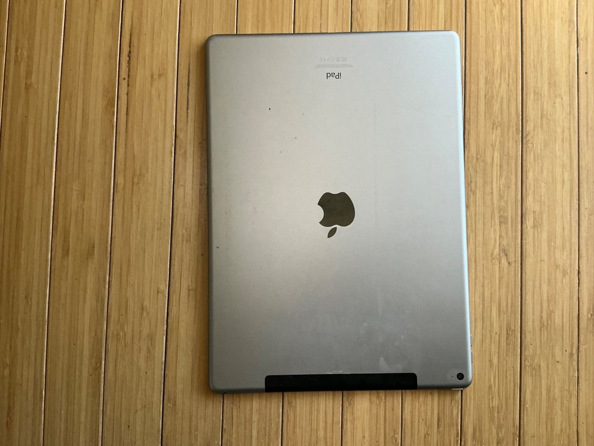 Apple iPad Pro (12.9-inch) A1652 128 GB, Wi-Fi + 4G, 12.9 in