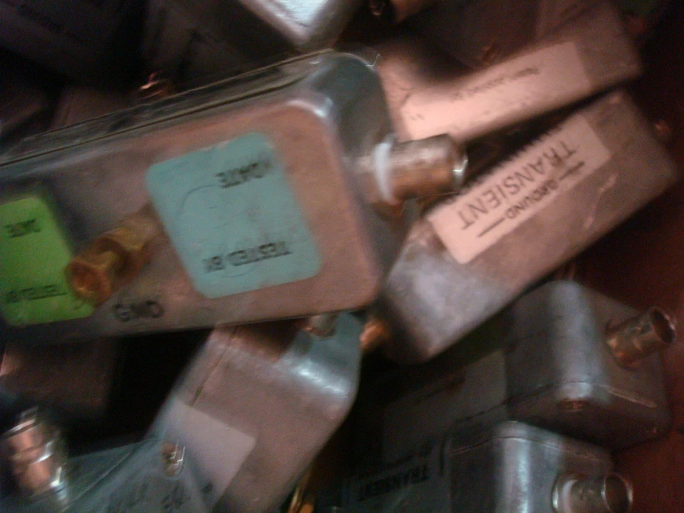 LEA Dynatech Eliminador Transitorio de Voltaje ENORME LOTE Protector contra Sobretensiones TE-75-BIP-12 Foto 4 de 4