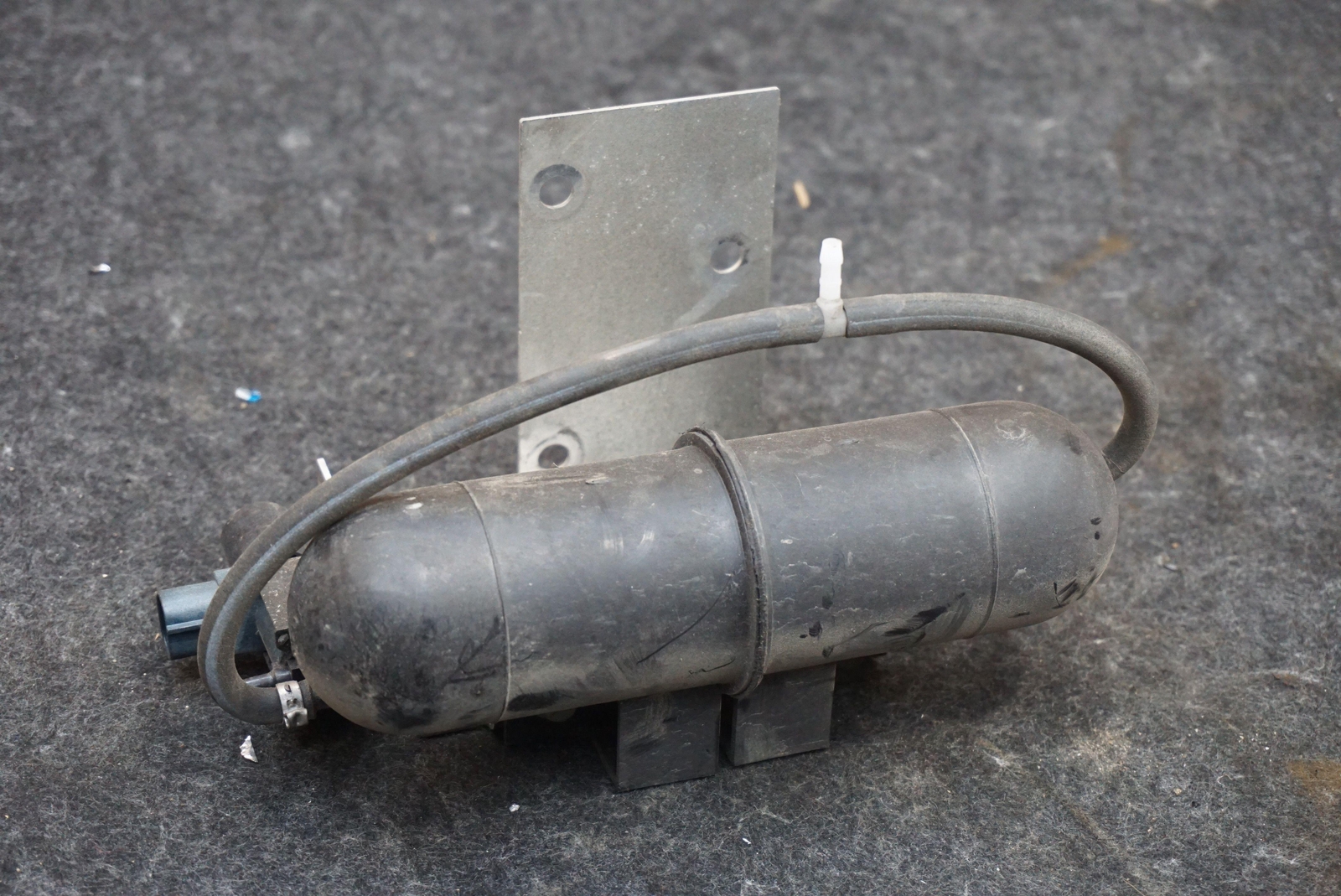 Air Vacuum Pump Reservoir Assembly OEM 4G43-2C529 Aston Martin Rapide 2011