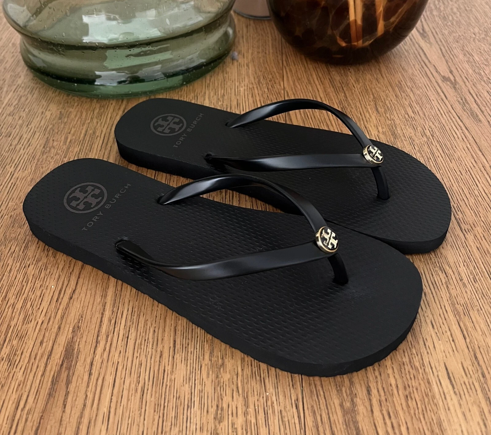 TORY BURCH Flip Flops 10 Black Flats Thin Strap Sandals
Opens in a new window or tab