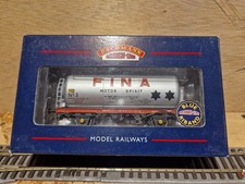 Bachmann 45 tonne TTA Tank Wagon 'Fina' Silver 37-582 OO Gauge. Boxed. (#4)
