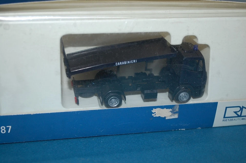 Rietze Automodelle RZ DOC60914 - Iveco Eurocargo Carabinieri scala 1/87 - Immagine 3 di 4
