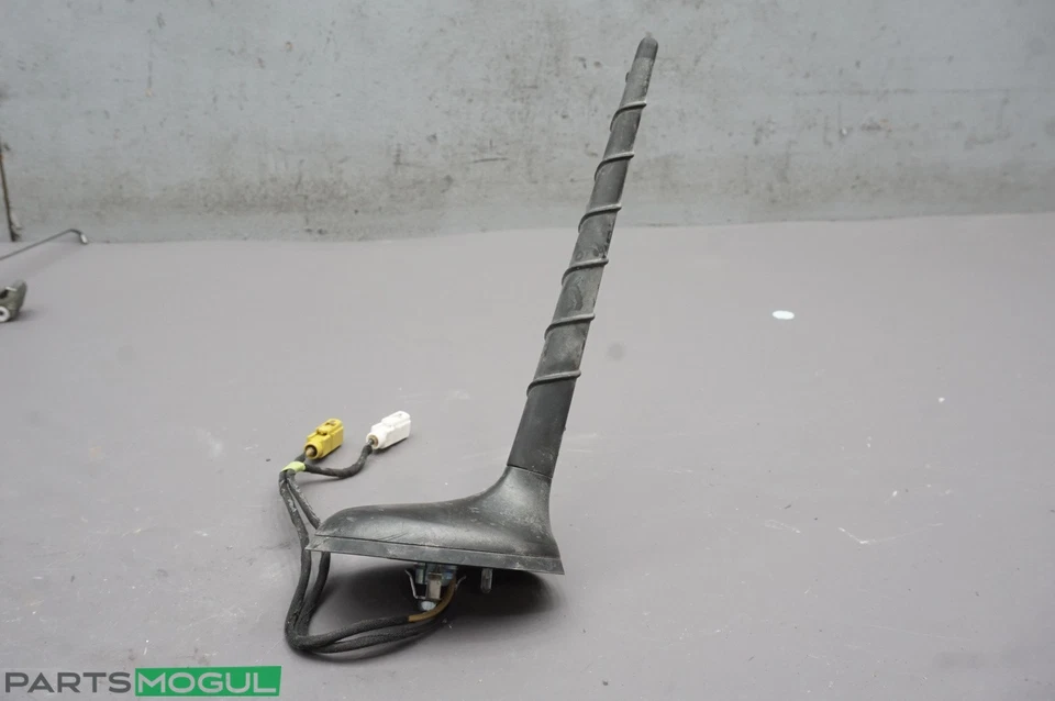 Antena de radio AM/FM satélite techo superior trasero Fiat 500 2012-2015 68073400AB fabricante original Foto 3 de 4