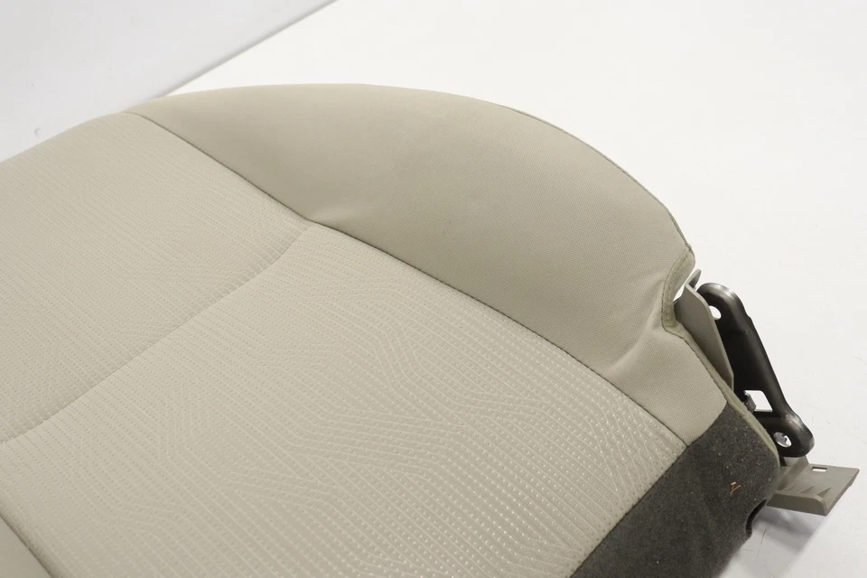 2019 - 2021 KIA SEDONA CAPA DE ALMOFADA SUPERIOR ASSENTO FRONTAL DIREITO FABRICANTE DE EQUIPAMENTO ORIGINAL CINZA_GBU - Imagem 2 de 4