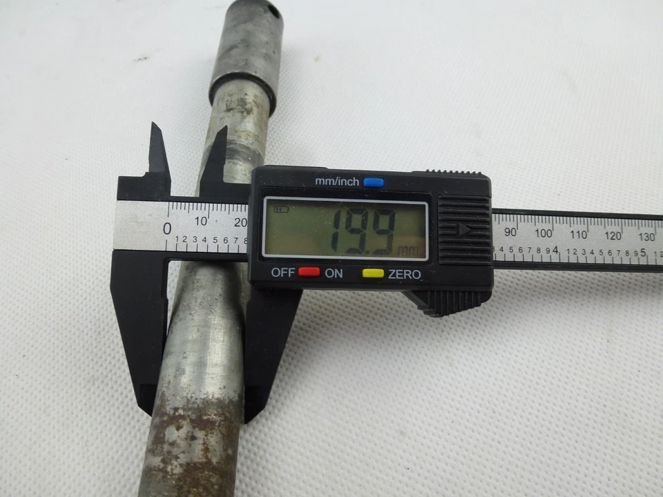 Eje rueda delantera Aprilia RS 125 SF 2005 Foto 3 de 4