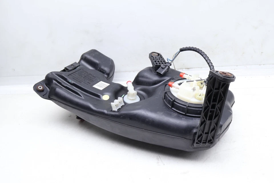 2010-2012 AUDI Q7 TDI 3.0L - Diesel Exhaust Fluid TANK / DEF Reservoir (Active) - Image 2 of 4