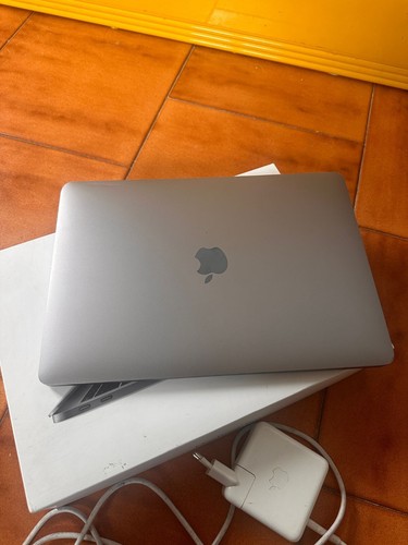 Apple MacBook Pro 2017 13" - Intel Core i5 2,3 GHz 8GB 256GB - Scatolo Originale - Foto 4 di 8