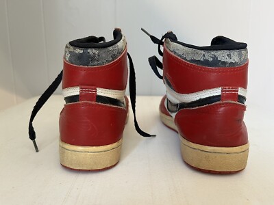Vintage OG 1985 Nike Sky Jordan 1 Sneakers | Chicago Red/White