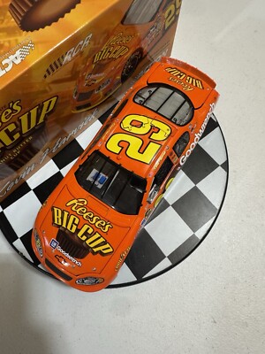 Kevin Harvick #29 GM Goodwrench Reese's Big Cup 2005 1/24