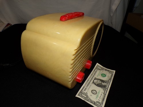 FADA 845 Cloud Radio Swirled Ivory Plastic with Red Trim 1940s - Picture 6 of 13
