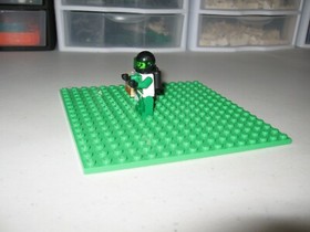 LEGO MINIFIGURE RETIRED SPACE POLICE 2  FROM 1991-1999