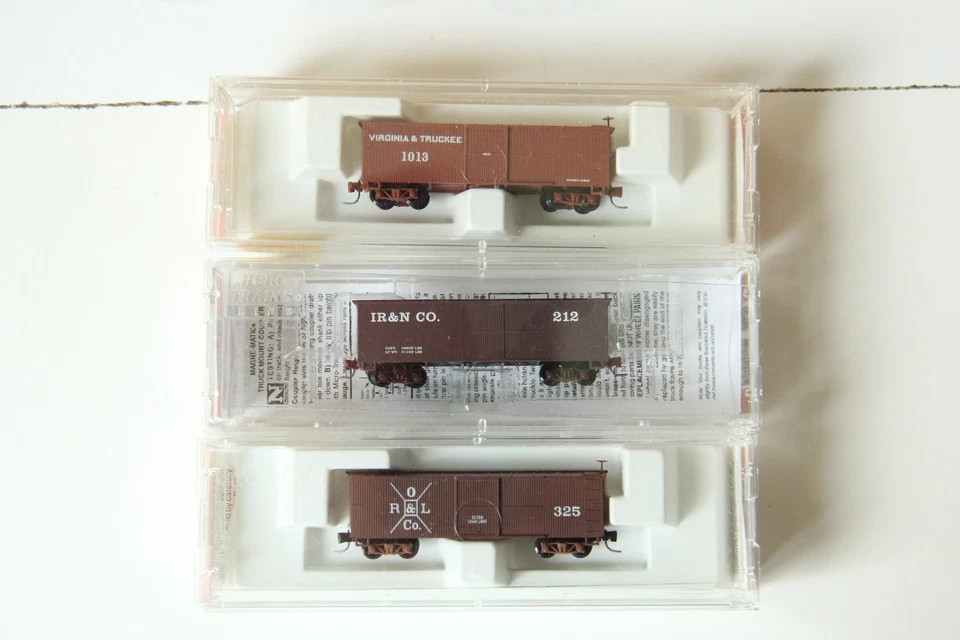 Micro-Trains 3x Box Cars with Single Door, Nn3 (1:160 Schmalspur) NEU! (H154)