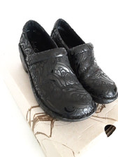 BOC Born Concept Peggy Black Floral Tooled Slip-On Clogs C45797 Shoes Size 6M
