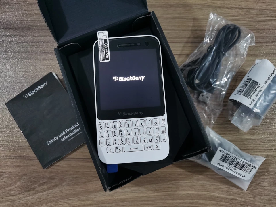 BlackBerry Q5 Unlocked 4G LTE WiFi 8GB 5MP Keyboard Smartphone SQR100-1 SQR100-2 - Image 2 of 4