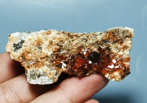 Granato Spessartine rosso arancione brillante e cristalli di quarzo fumé, Fujian, Cina - Foto 6 di 10