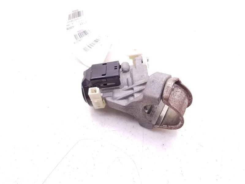 18 TOYOTA COROLLA IGNITION SWITCH - Image 4 of 4