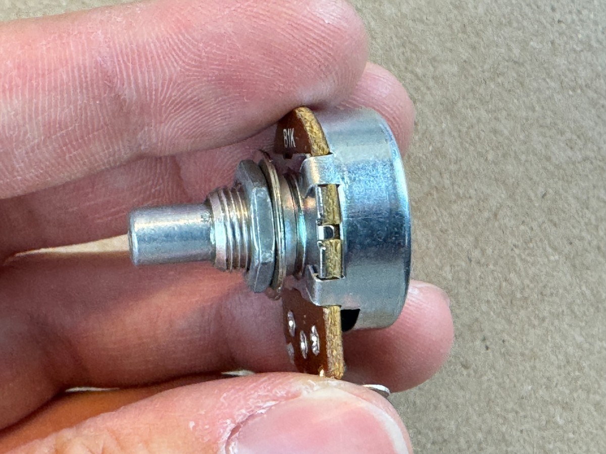 Potenziometro Alpha 10k Ohm (10000) Taper Audio Per Amplificatori Chitarra E Basso