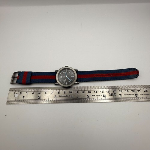 Mini Boden Homme Montre Quartz Cadran Noir Rouge Bleu Sangle Japon Travail 34mm - Photo 14 sur 22