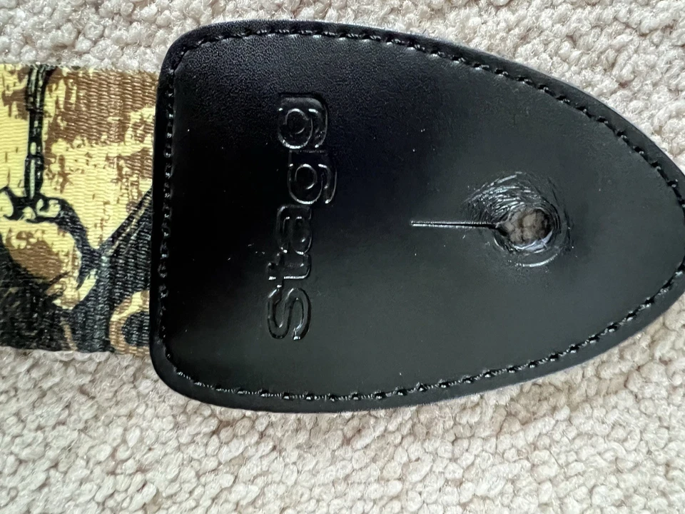 Correa de guitarra Stagg de nailon amarillo lacado 32,3-55,5 pulgadas de largo 2 pulgadas de ancho Foto 3 de 3