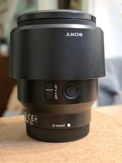 Sony SEL85F18 85mm f1.8 FE Lens Hood B W 67mm UVFilter