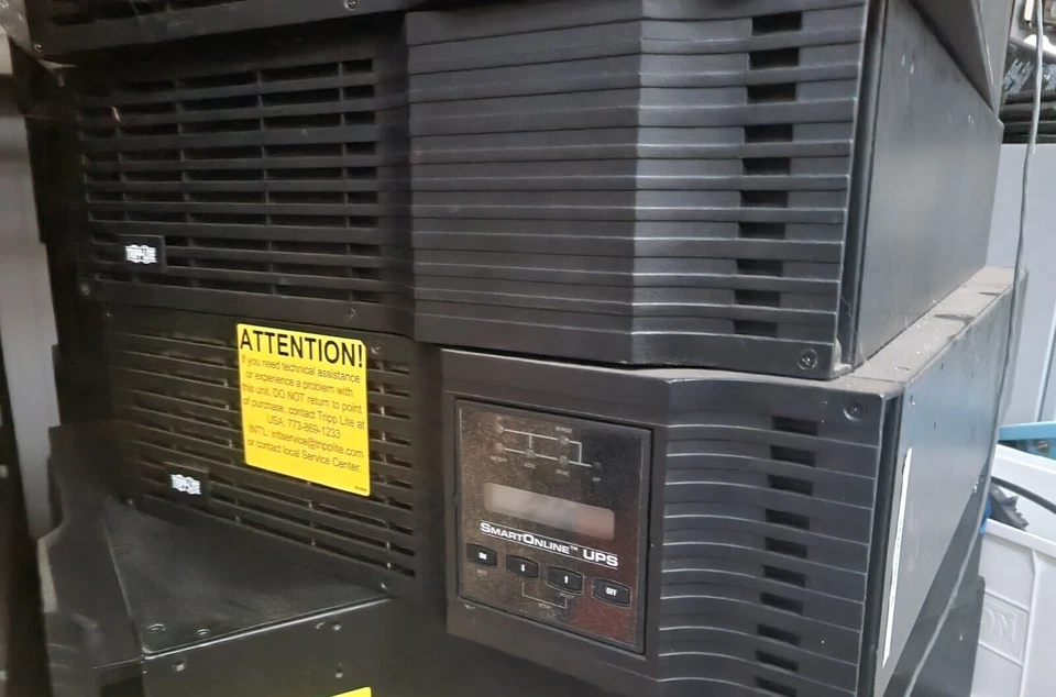 TRIPP-LITE SU6000RT3UPM 4200W 6000VA UPS & EXTENDABLE BATTERY PACK BP240V7RT3U - Image 2 of 4