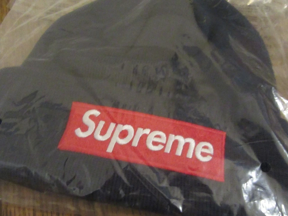 Gorro Supreme New Era Logo Caja Azul Marino FW24 Supreme Nueva York 2024 Totalmente Nuevo Foto 2 de 4