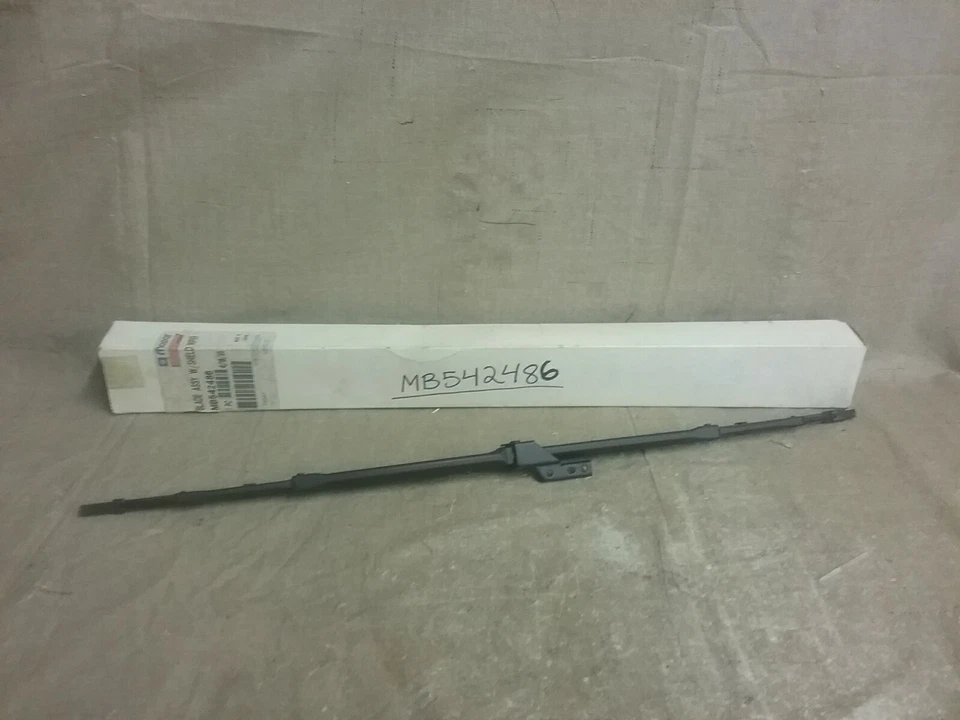 Conjunto de limpiaparabrisas MB542486 Mopar Foto 2 de 3