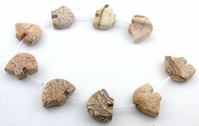 9 Individual Zuni Bear Fetish Figures Carved Picture Jasper Bead Strand ZBF3
