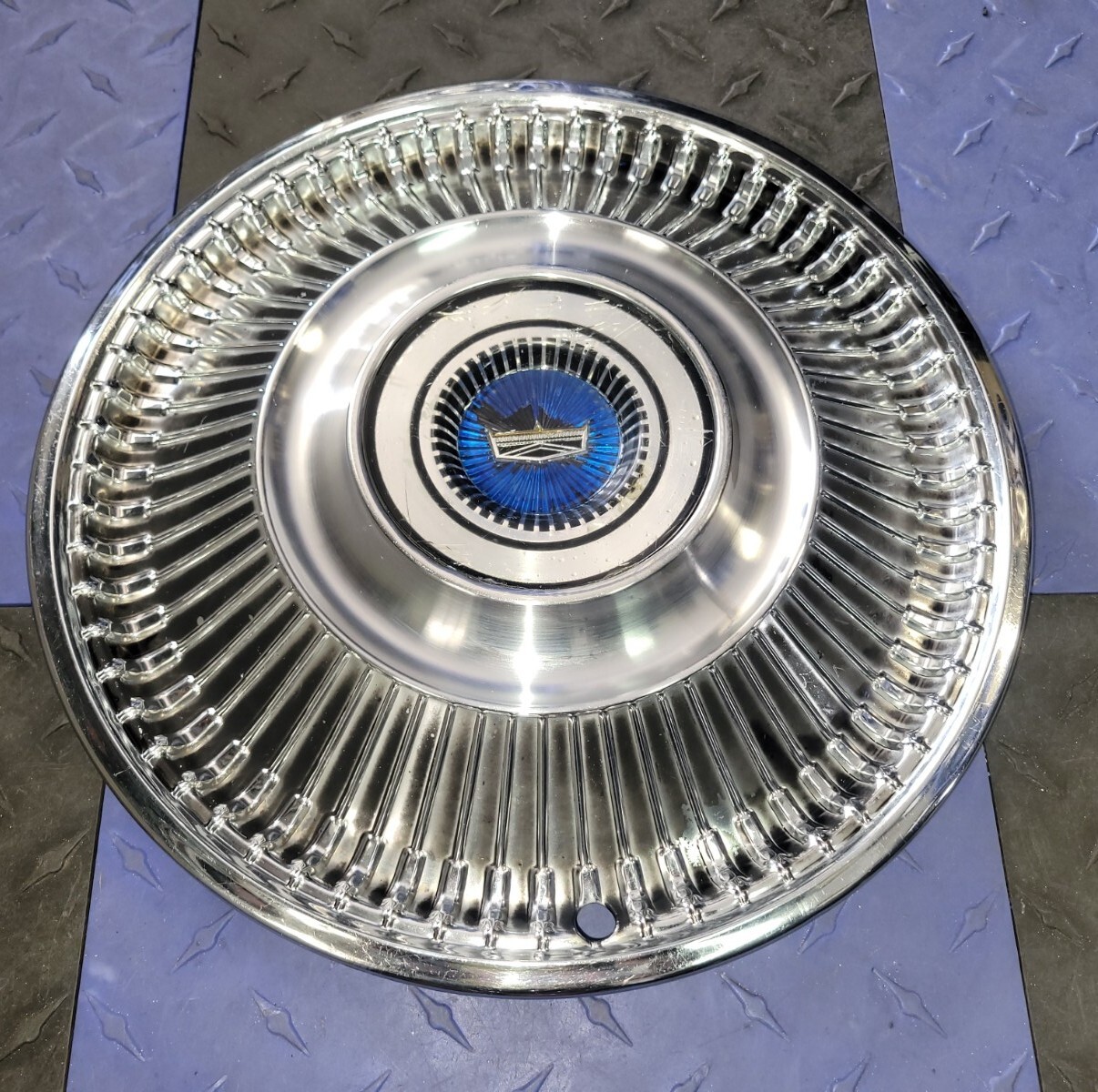 14" HUBCAP (1) 1968 FORD FAIRLANE OR FALCON OEM NICE USED ORIGINAL