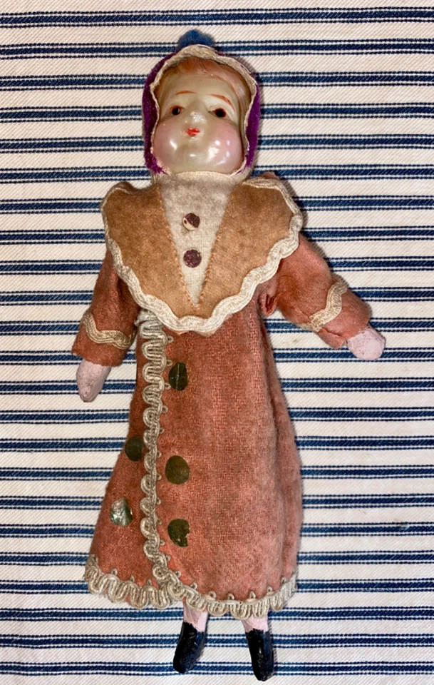 Muñeca cara celuloide c. 1920 muñeca chirriante, juguete antiguo de novedad Foto 2 de 4