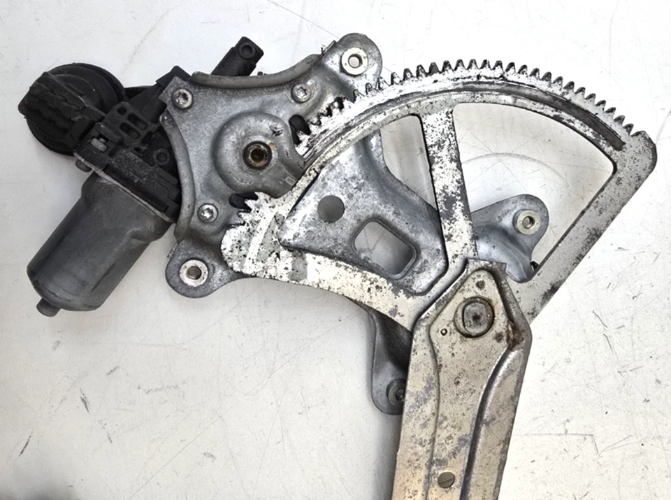 Lexus RX350 RX450h 2010-2015 Front Right Door Window Motor 85710-0E021 OEM - Image 4 of 4