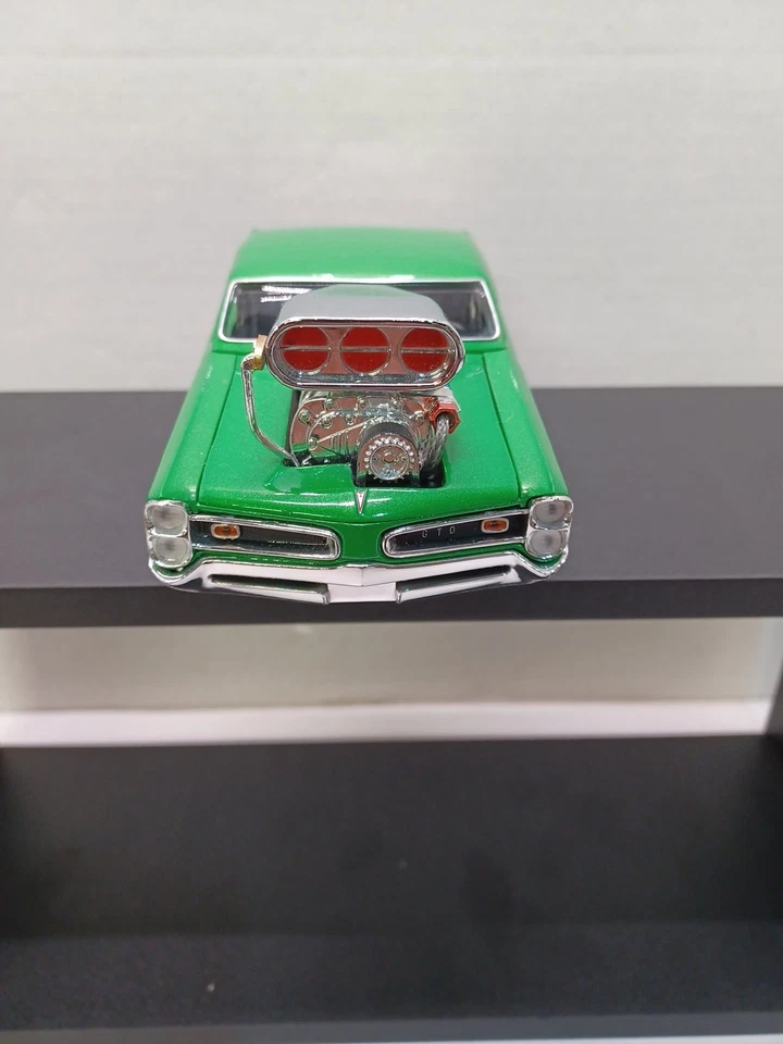 MUSCLE MACHINES 1:24, 1966 PONTIAC GTO Lime Green DIE-CAST- NO BOX B1 - Image 4 of 4