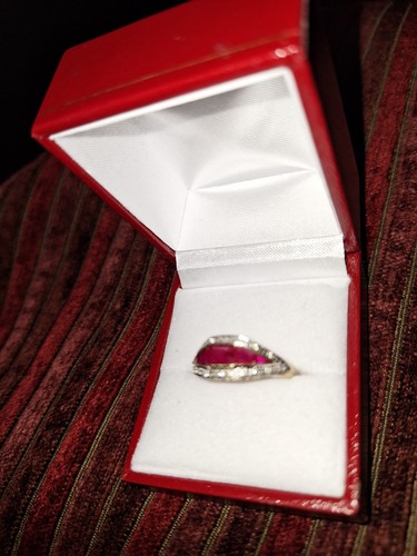 Rubin und Diamant Ring