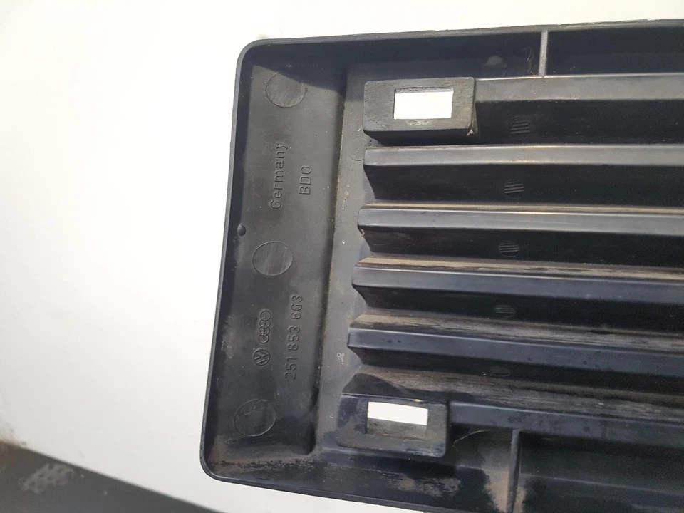 1988 VOLKSWAGEN TRANSPORTER FRONT LOWER GRILLE - Image 4 of 4
