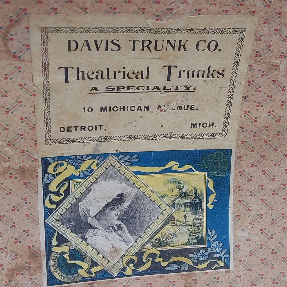 Antiguo baúl Davis, tapa de cocodrilo metal y madera Detroit MI. Necesita restauración Foto 4 de 4