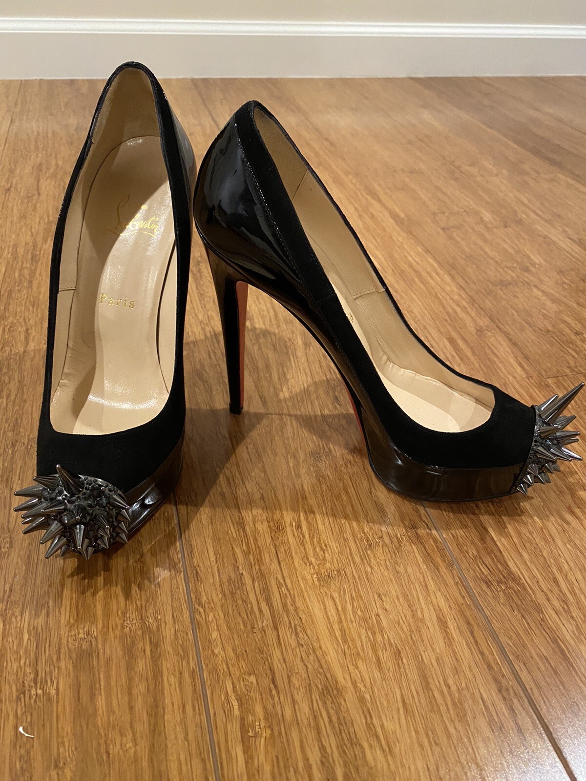louboutin scallop pump
