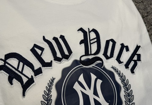 NWT New Era New York Yankees Old English T Shirt MLB Size Large 2025 SAMPLE !? - Picture 4 of 7