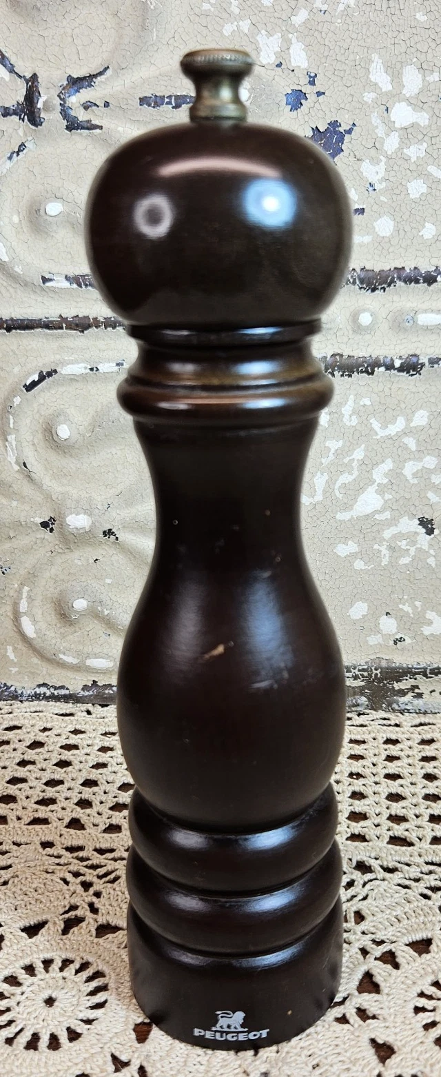 Peugeot 9” Dark Brown Black Wood Pepper Mill Grinder Shaker France (read)