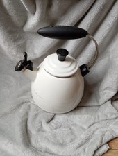 Le Creuset France Kone Stove-Top Whistling Kettle - Cream / White - 1.6L