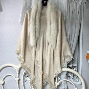 Gucci Rare Foulard Ecru Ivoire Soie 125 cm Unisexe Accessoire Fête