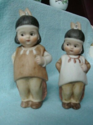 Biskuitporzellan um 1920 Hertwig & Co. ? Puppen Puppenstube 2 Googlie-Indianer