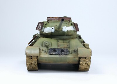 Pre-Order) T-34/85 Soviet Medium Tank Berlin 1945 WW2 1:35