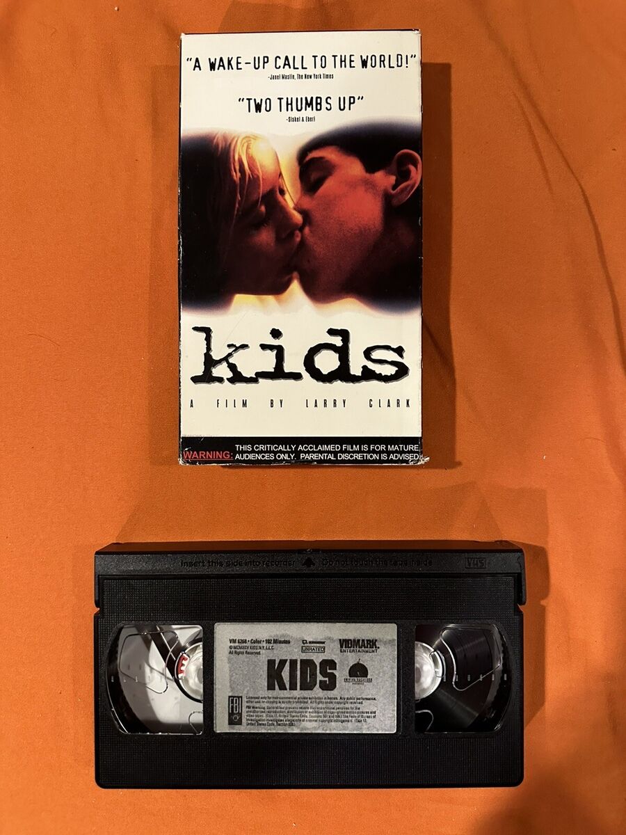 Kids VHS 1995 (Kissing Art) Vidmark Larry Clark Kids VHS 1995 (Kissing Art) Vidmark Larry Clark