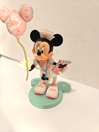 4 Disney Minnie Mouse Krankenschwester Sammlung niedrige Besetzung Zahlen EUC - Bild 11 von 17