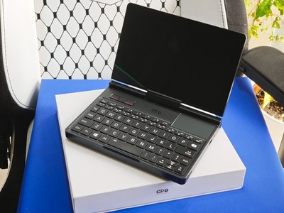 GPD Pocket 4 16G/1TB 8840U Mini PC Laptop mit drehbarem Display & Thunderbolt