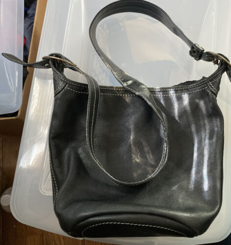 Sonoma Coach Bucket Bag – OMNIA