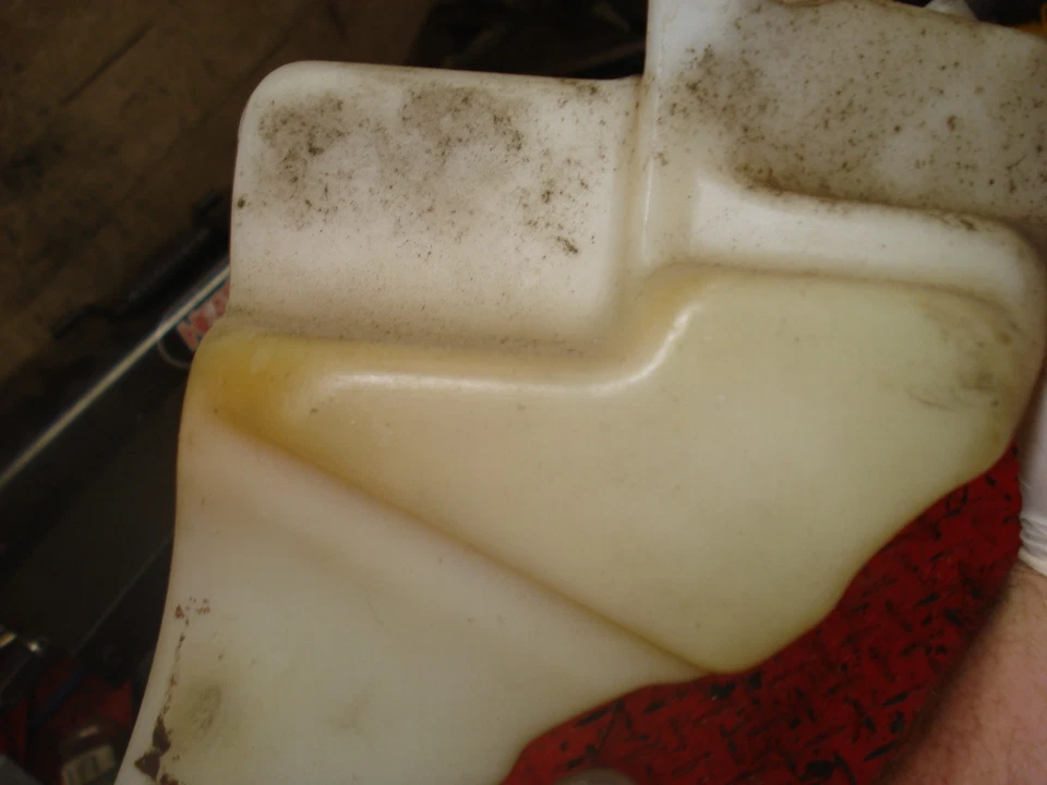 1995 Yamaha FZR 1000 FZR1000 Coolant bottle Overflow Reservoir - Image 4 of 4
