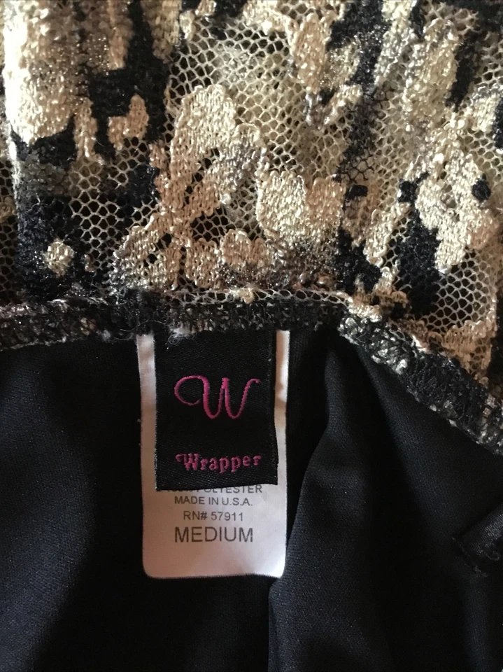 Top de encaje envolvente talla M negro plateado correas de espagueti forradas con cinturón brillo Foto 4 de 4